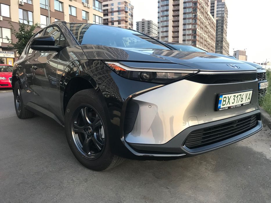 Toyota BZ4X 2024 (XLE) Japan AWD