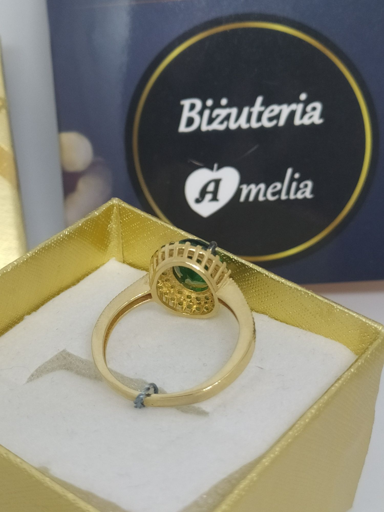 Piękny oryginalny złoty pierścionek z zielonymi kamieniami złoto pr585