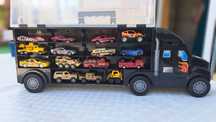 Camião grande para transporte de carros (27 carros e 1 autocarro)