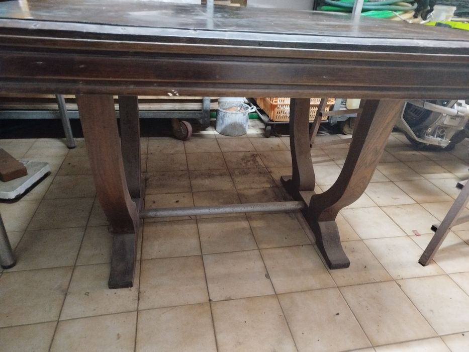 Mesa de sala em madeira