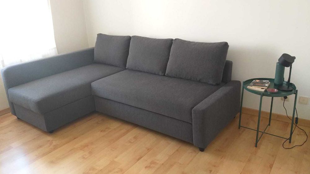 Sofá-cama  com chaise longue e sobrecolchão