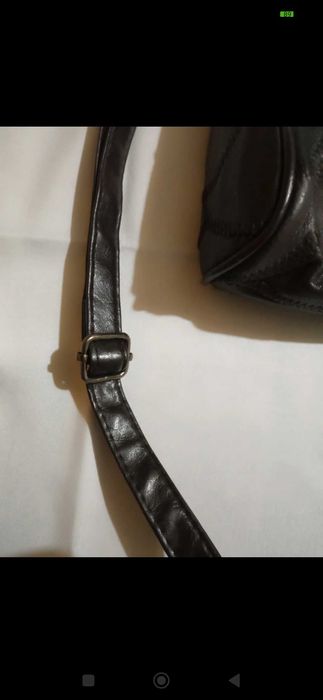 Mala à tiracolo ideal para passeios ao ar livre consultar a descrição.