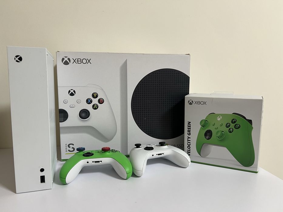 Xbox Series S (512GB SSD) з двома джойстиками
