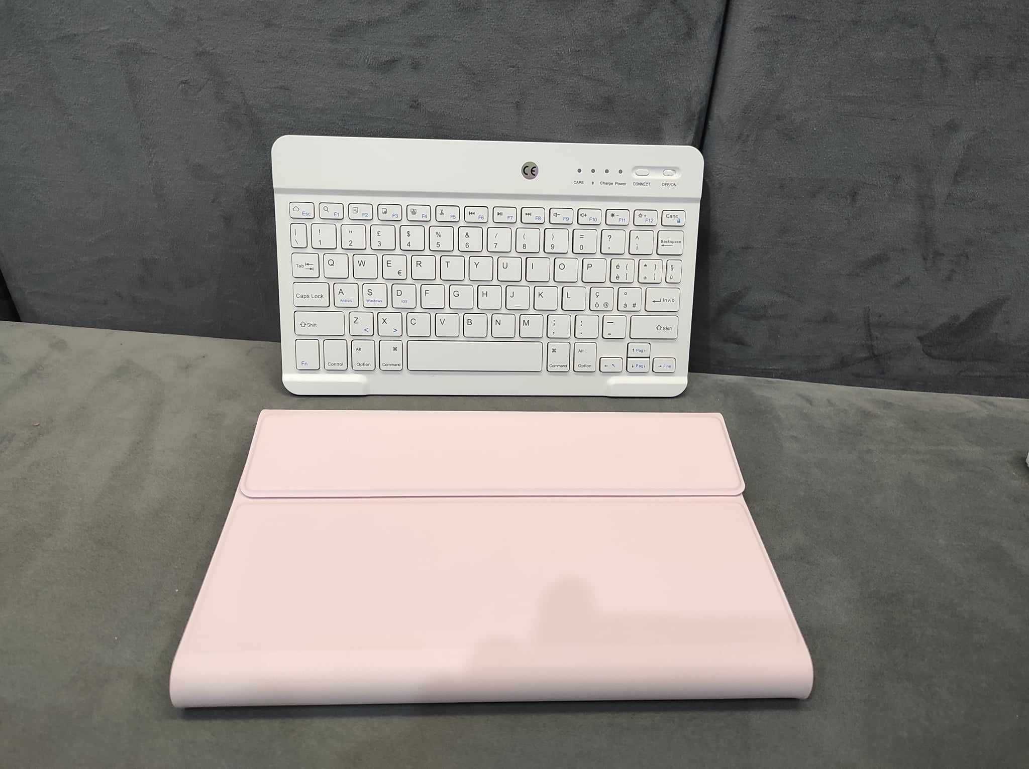 Etui na tablet z klawiaturą Bluetooth PL w kolorze różowym. 239/282mm.