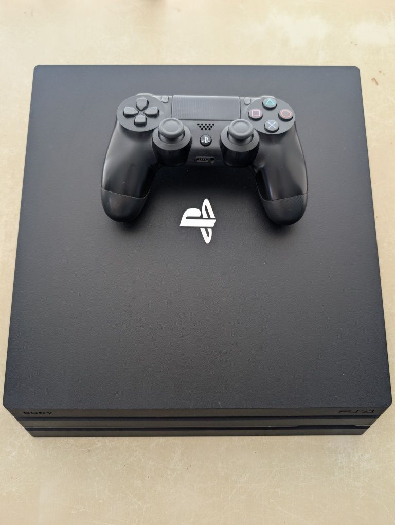 PS4 Pro 1TB + 6 gier