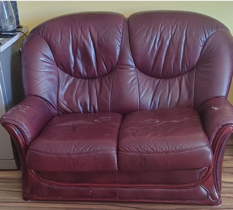Kanapa dwuosobowa. 
Wymiar 140x90x90 Eco skóra
Rozkładane łóżko. 80x20