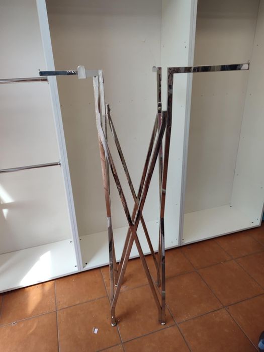 Wyposażenie sklepu Wieszaki sklepowe,na okulary,listwy,poprzeczki itp