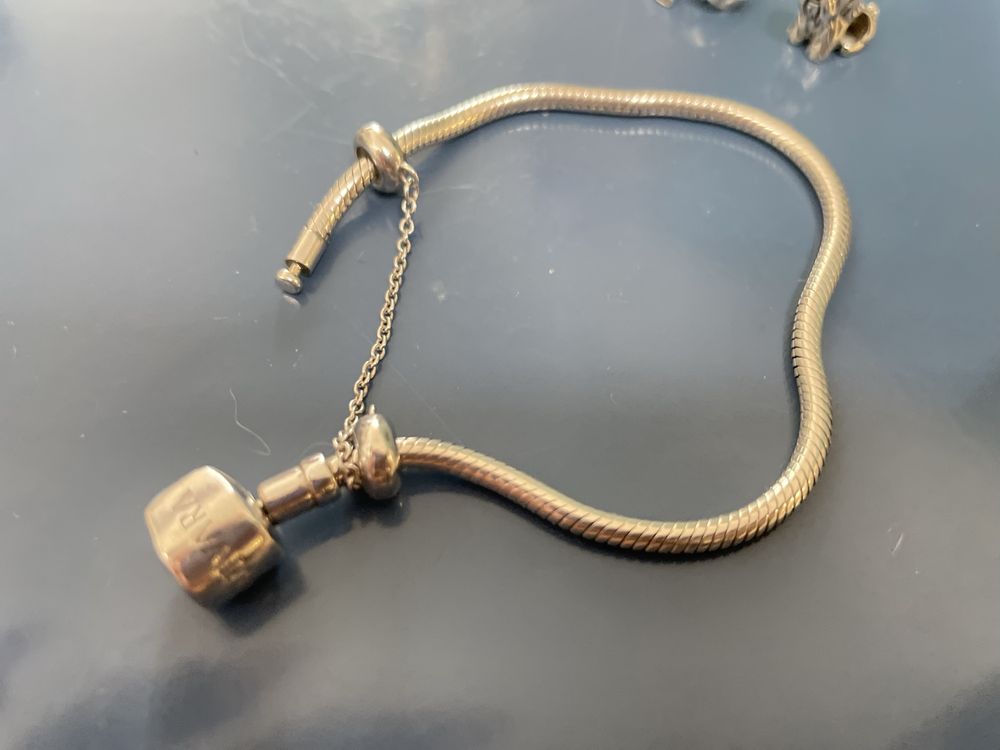 pulseira vivara com pingentes e trava
