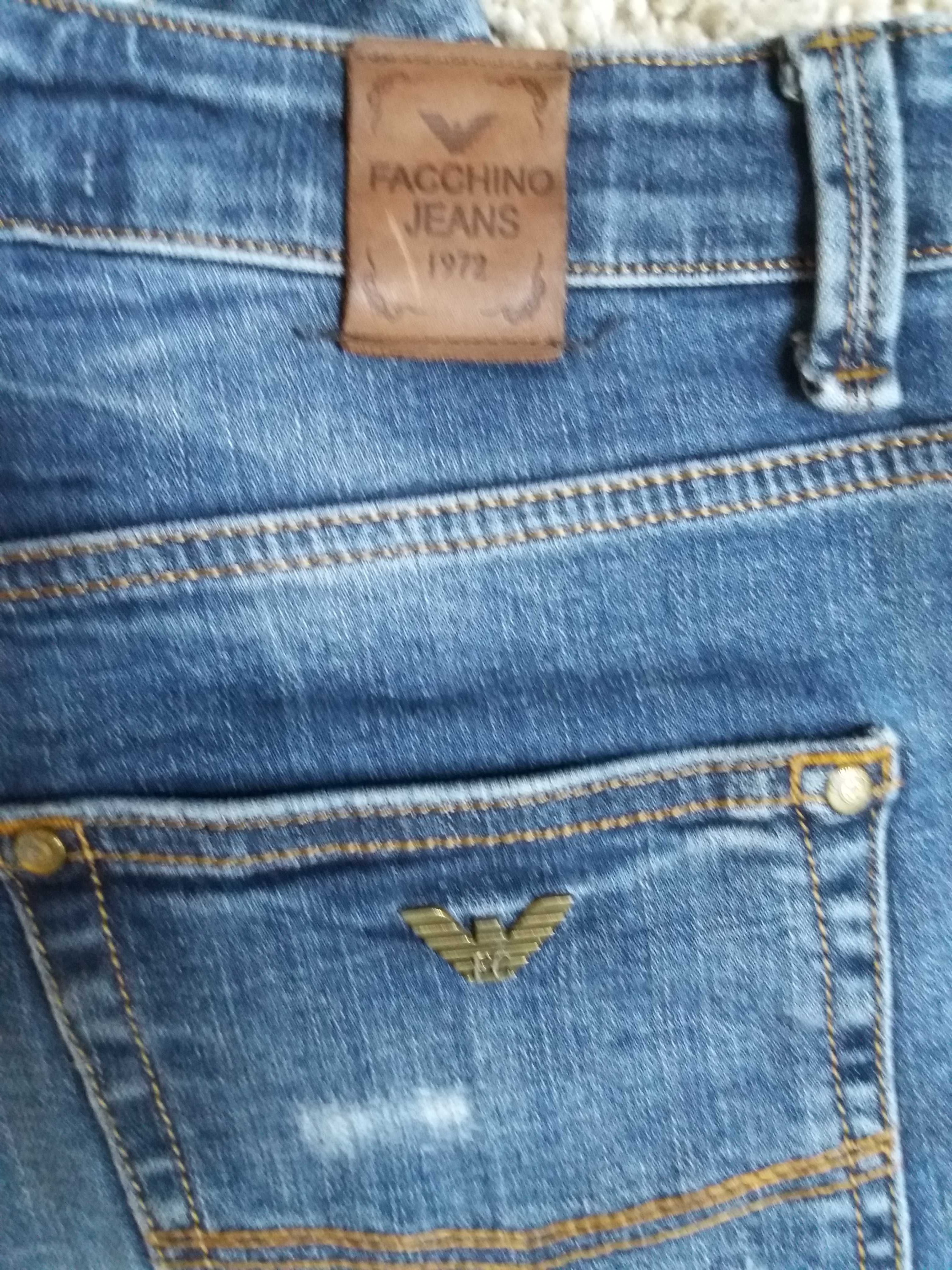 Dżinsy niebieskie z przetarciami Facchino Jeans