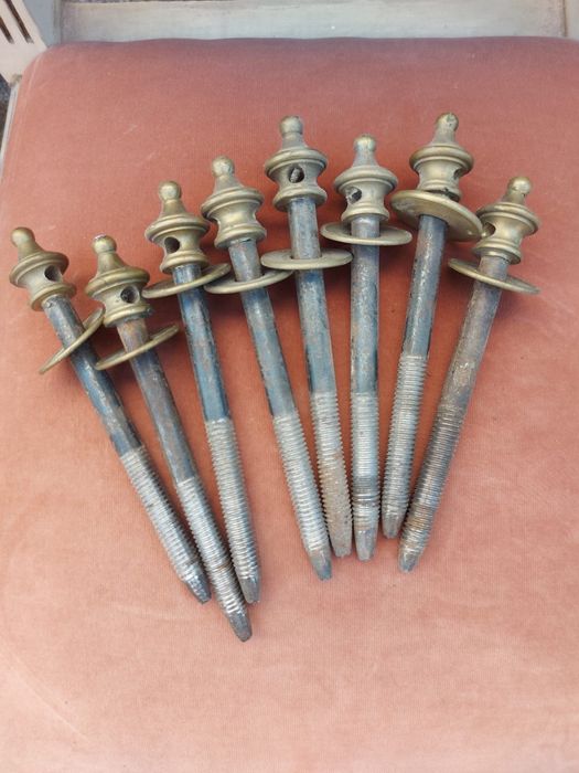 2x Camas de Solteiro Vintage c/ Capitonê + Cadeira | Estilo Clássico