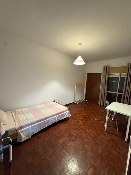 Arrenda-se quarto em Corroios