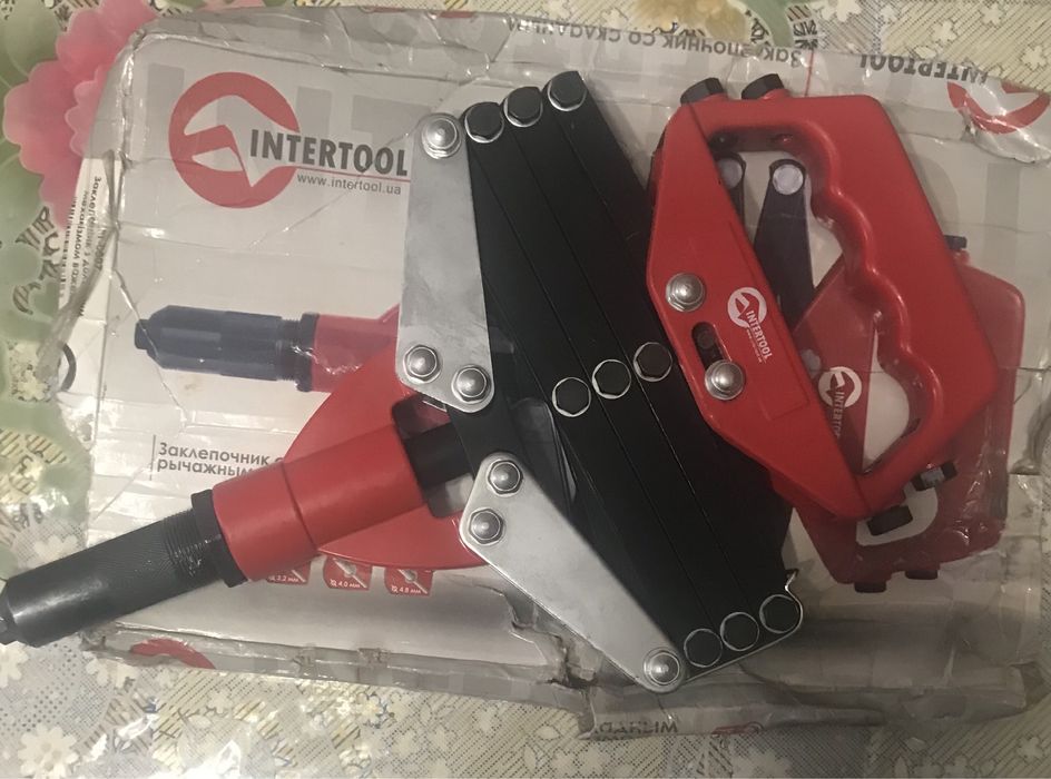 Заклепочник INTERTOOL RT-0007 с рычажно-складным механизмом