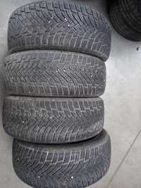 Sprzedam opony używane wielosezonowe 235/45R18