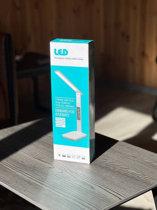 Лампа настільна з дисплеєм та підставкою від USB