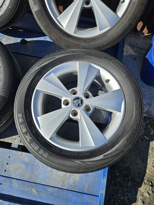 Goauto диски шини Skoda 5/112 r16 et46 6,5j dia57,1 як нові 205 55