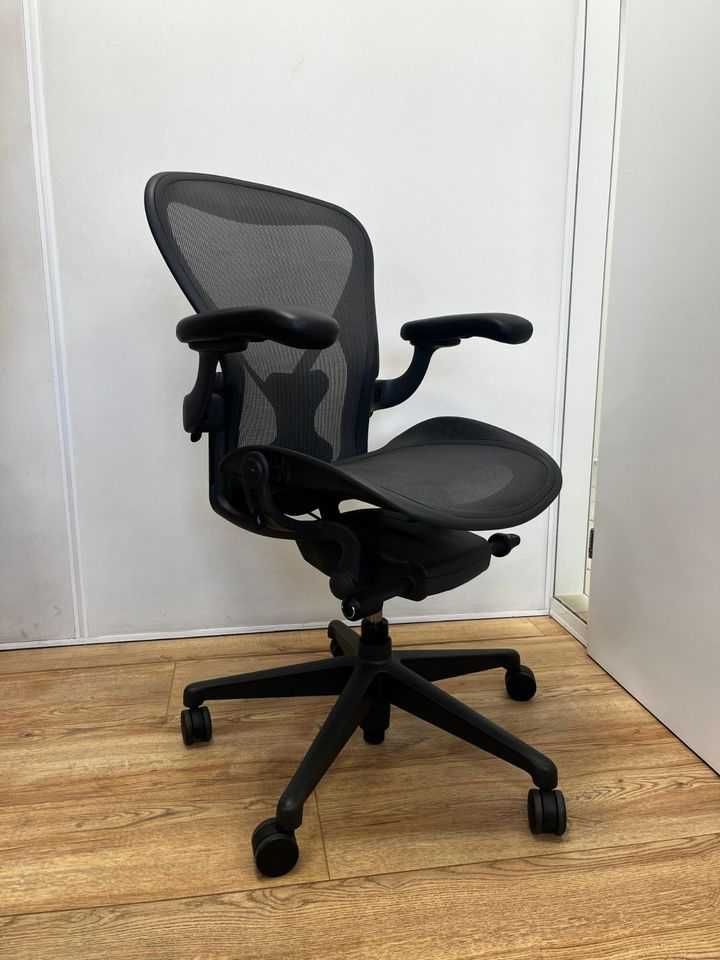 Opção completa Herman Miller Aeron remodelada com Posturefit