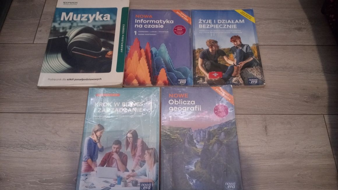 Sprzedam książki do klasy 1 liceum lub technikum
