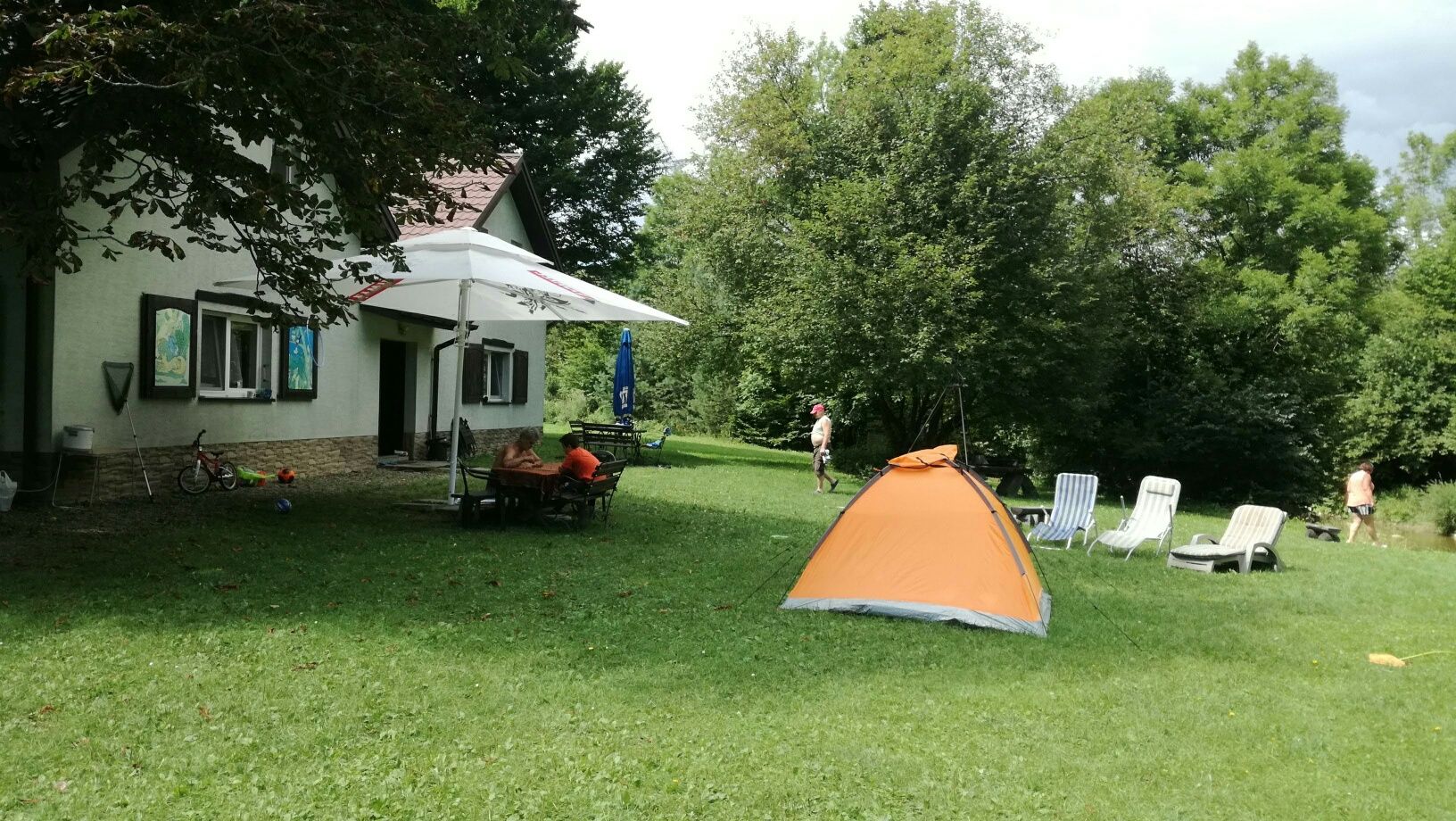 DOMEK NAD JASIOŁKĄ letniskowy  do wynajęcia Bieszczady noclegi