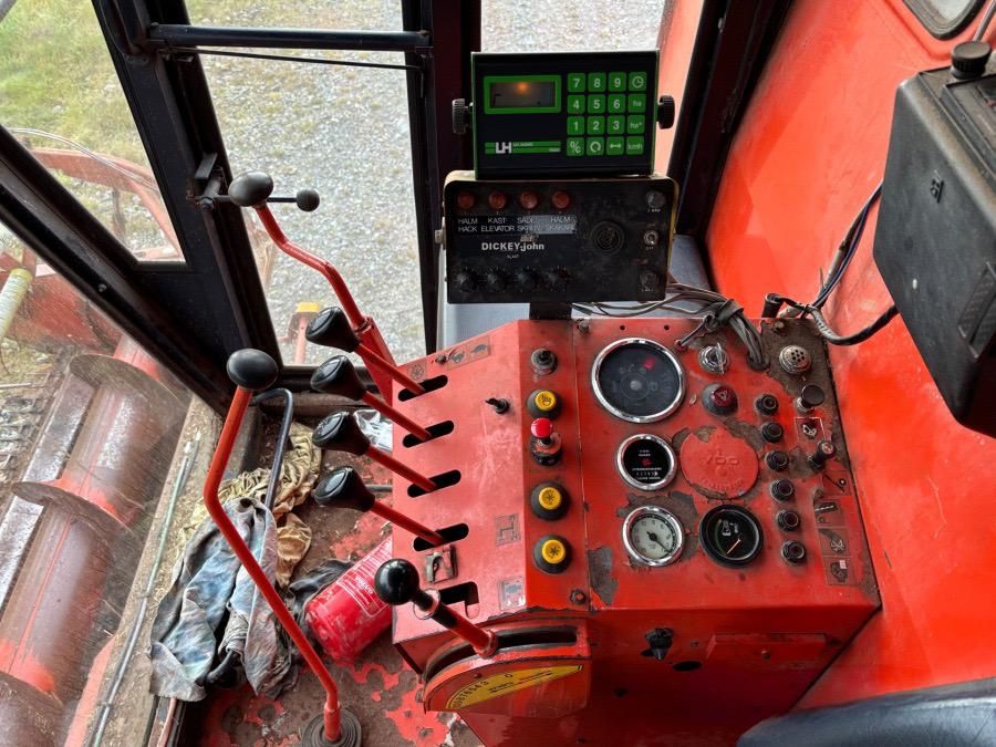 Sprzedam kombajn zbozowy Deutz-Fahr M1322 H