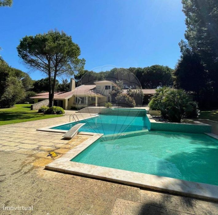 Moradia T5 para venda