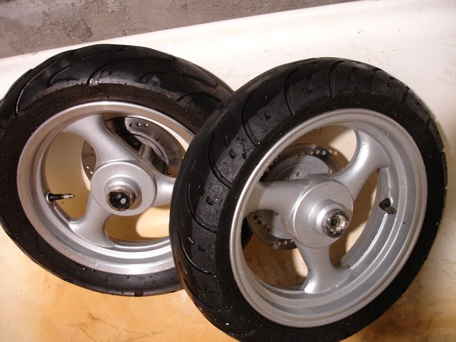 колесо на скутер R 12, покрышка 120/70 R 12