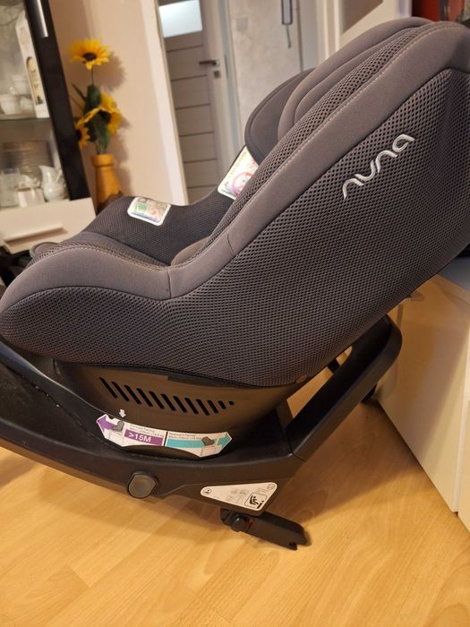 Fotelik dzieciecy obrotowy