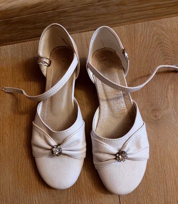 Buty komunijne białe 33