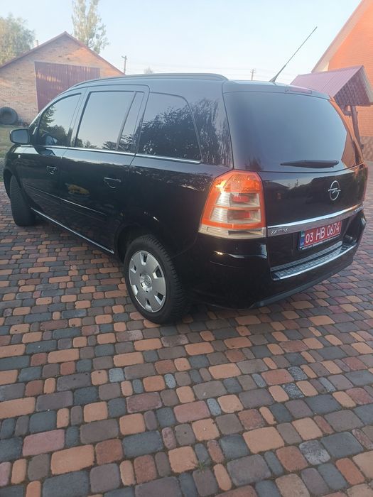 OPEL zafira b 2011r