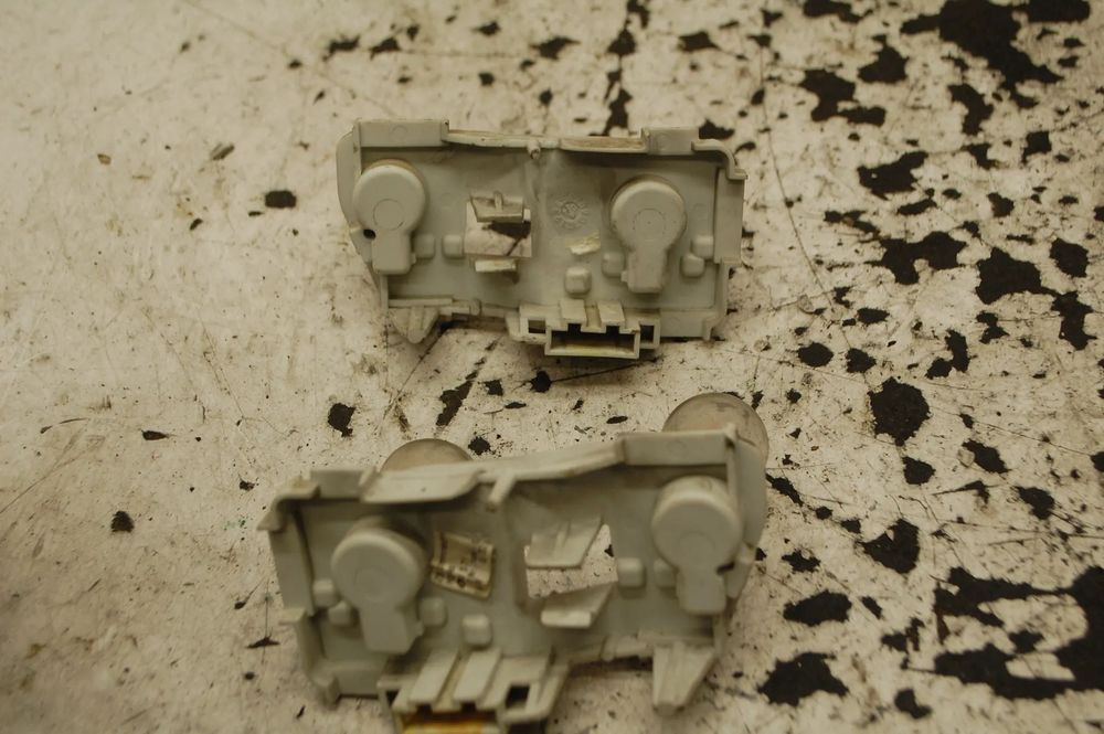 WKŁAD LAMPY PRAWY TYŁ TYLNY W KLAPĘ BAGAŻNIKA AUDI A4 B7 KOMBI