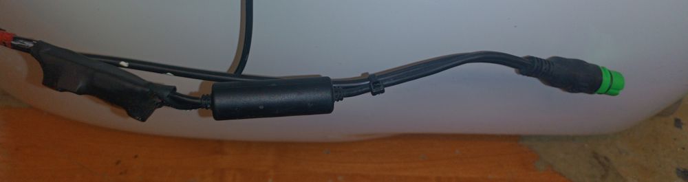 Echosonda raymarine przystosowana do łódki zanętowej