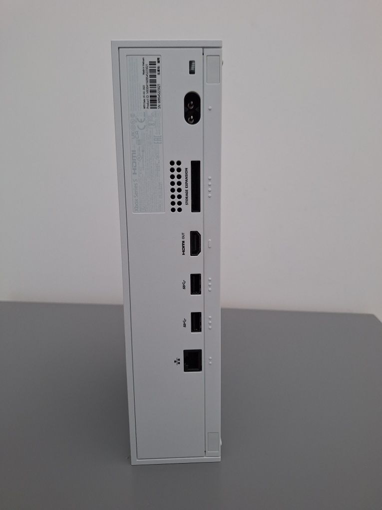 Xbox series S 512gb com 2 comandos