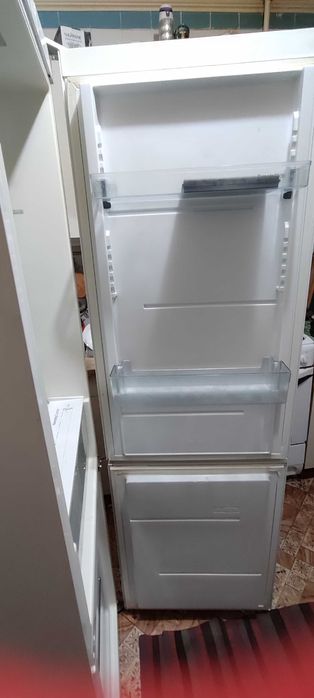 Продам Холодильник Горение,микроволновку всё в  хорошем состоянии.
