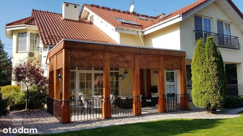 Sprzedam Piękny Dom Z Basenem W Spokojnej Okolicy