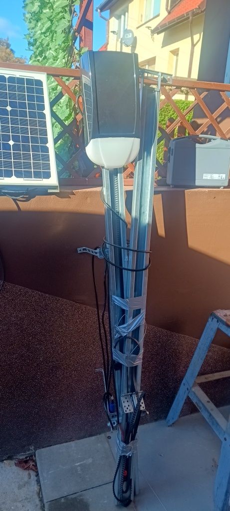 Napęd Solarny do bramy garażowej Akumulatorowy Marantec Comfort 260 z