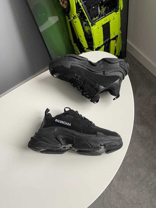 Кросівки Balenciaga Triple S V1 Black/White premium