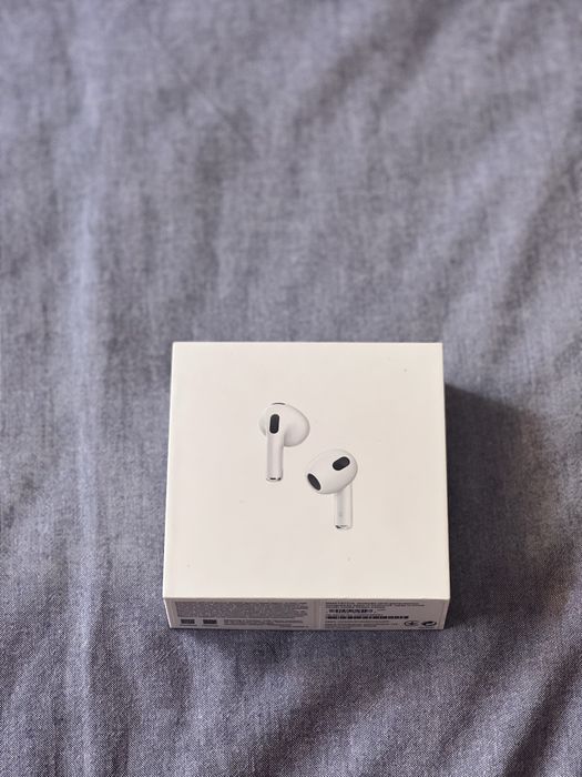 AirPods MagSafe Charging Case ( 3rd generation)