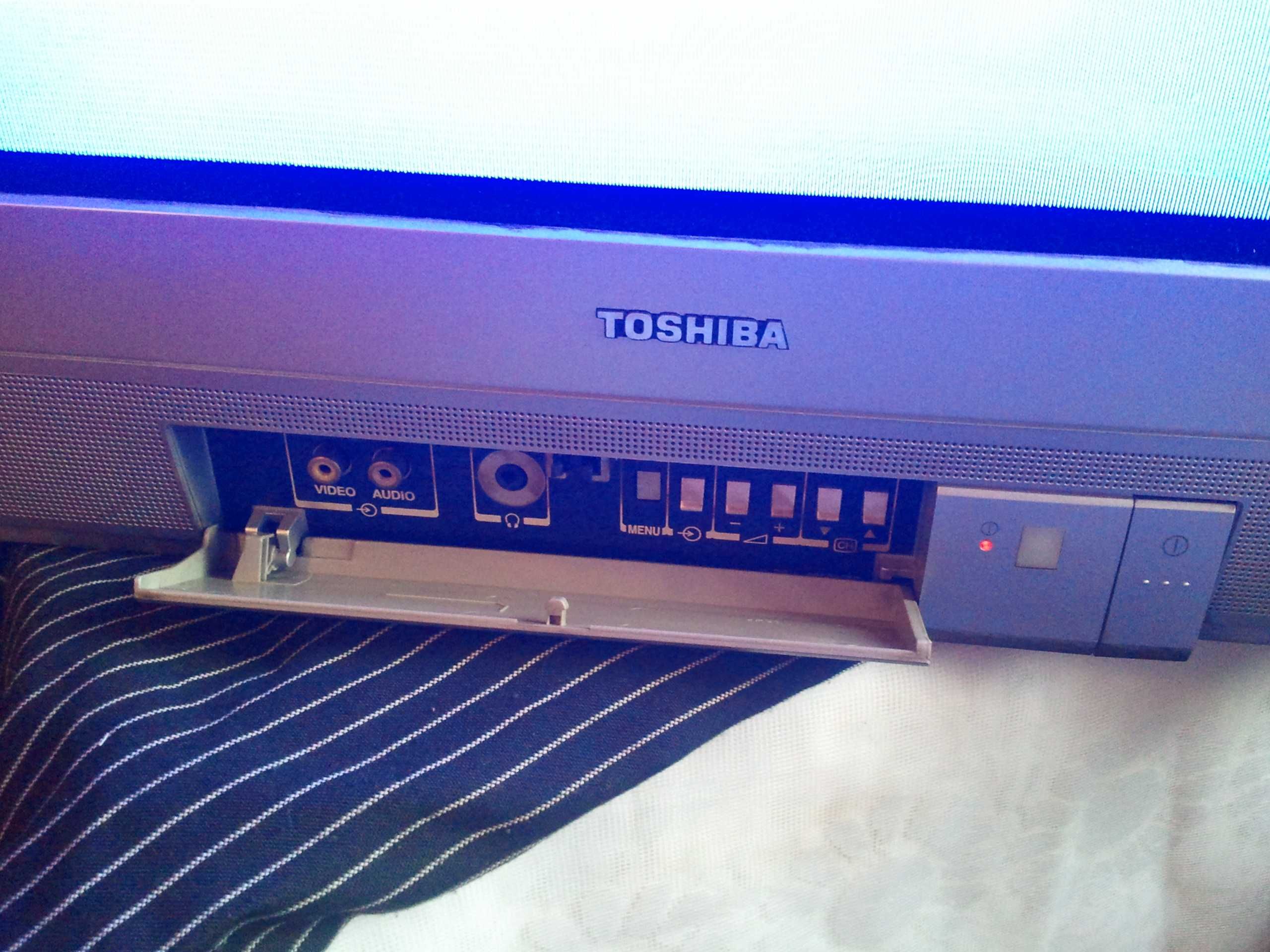 Телевизор(Нерабочий) "Toshiba" 21CSZ2R+Пульт Д.У. CT-90119