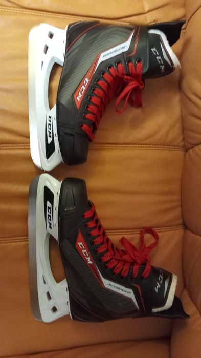 Łyżwy hokejowe CCM JETSPEED . Rozmiar 45 Wkładka 28,5 cm. Super stan
