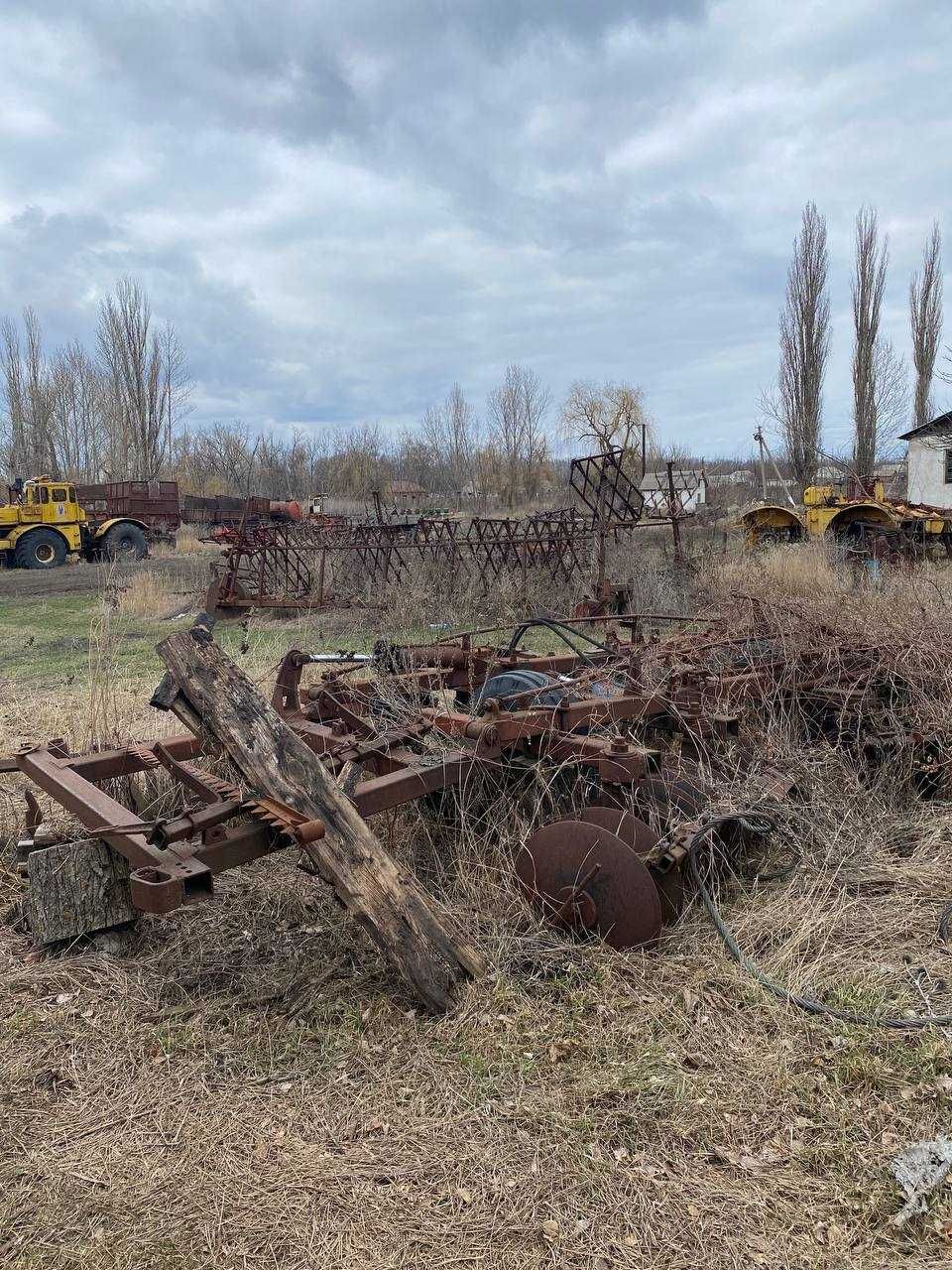 Агрегати для обробітку грунту: БДТ-3. БДТ-7. БМШ-15.Культиватори.Плуги