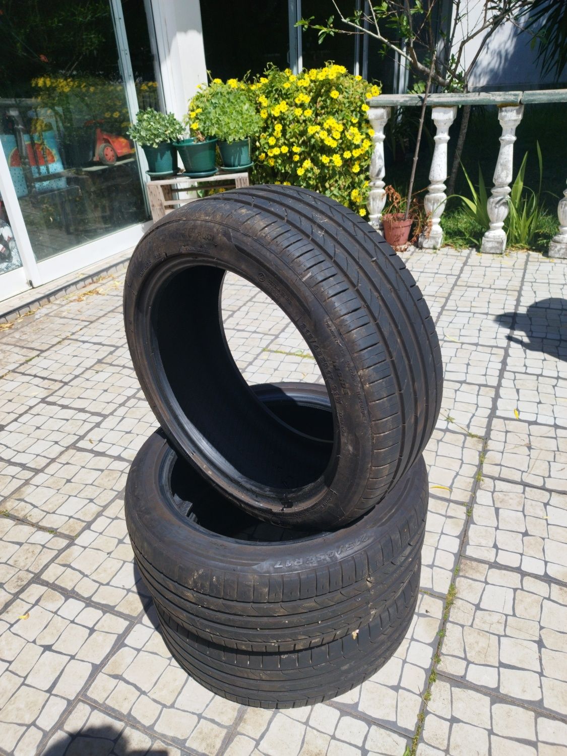 Pneus 215/45 R17