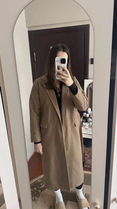Продам пальто бежевого кольору