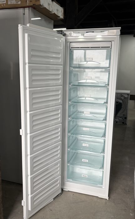 Морозильна камера Miele FNS 37402 i — вбудована, No Frost, Німеччина