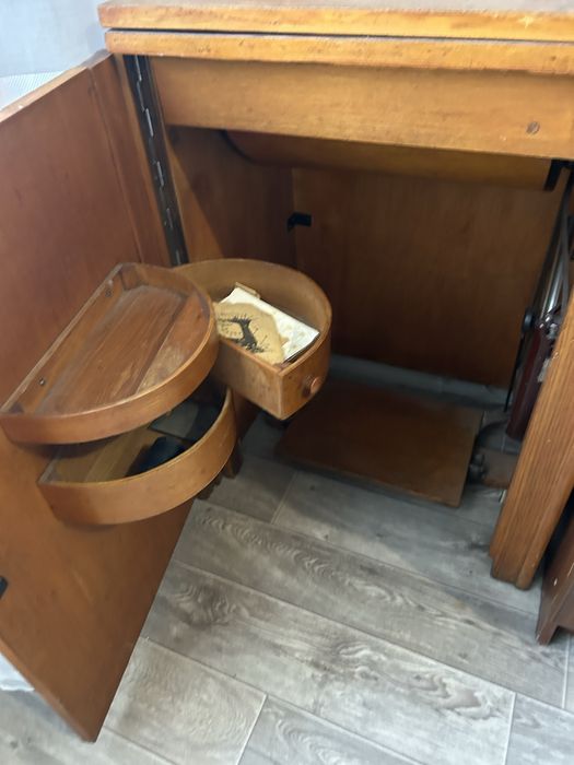 Швейна машинка продається у звязку з переїздом .