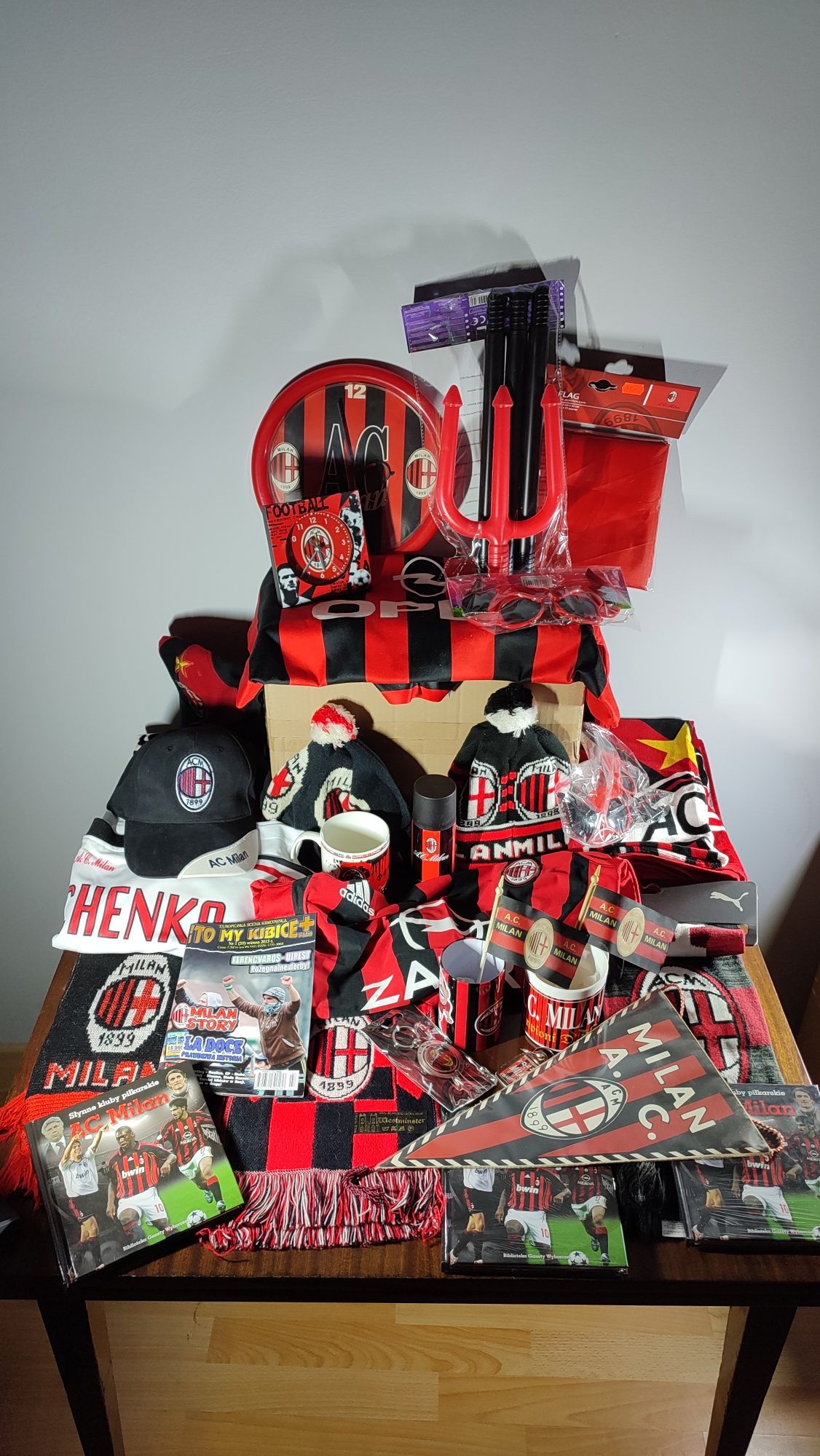 AC Milan Gadżety Klubowe Koszulka Koszulki Kubek Kubki Szalik Zegar