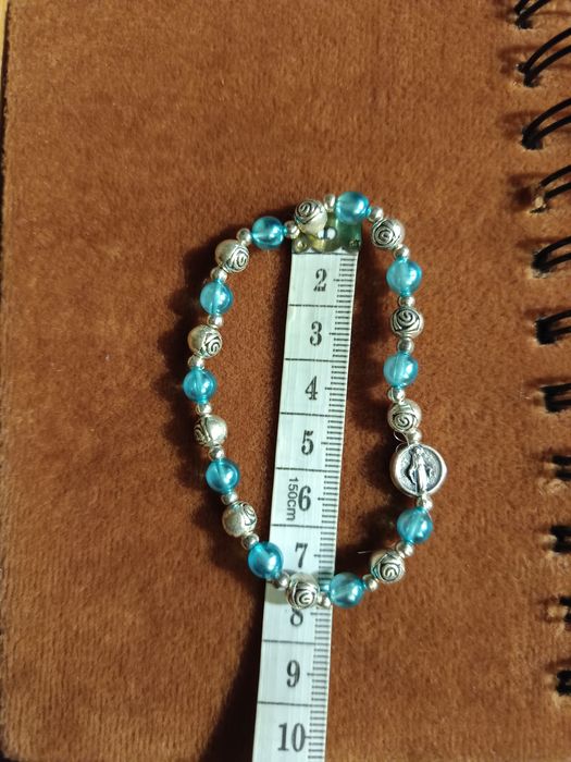 Piękny Różaniec Maryjny, błękitny, róże, cudowny medalik