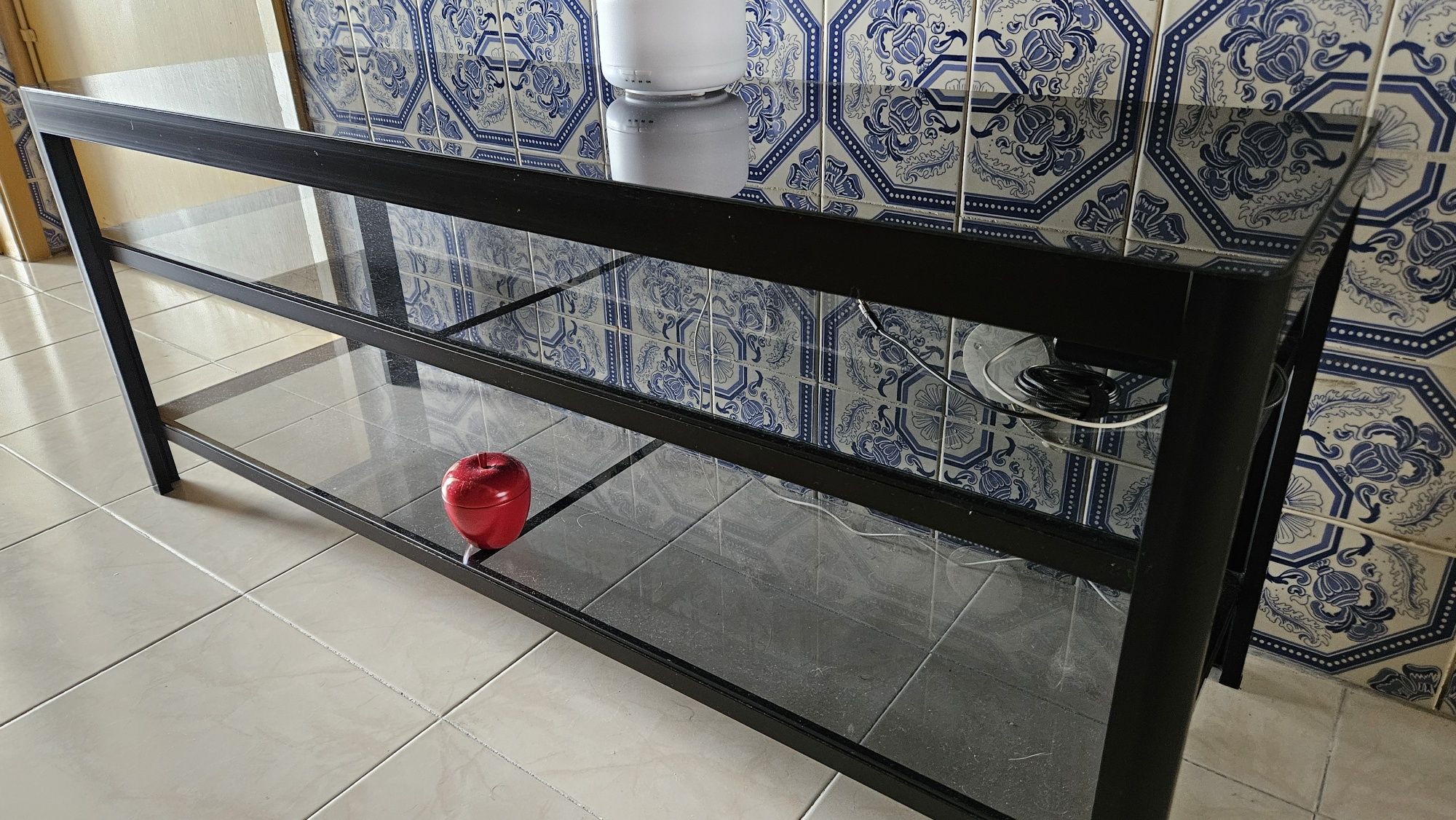 Mesa TV resistente em vidro e metal