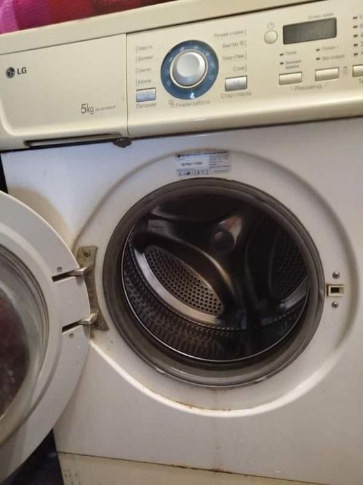 Пральна машинка LG WD-80160NUP
Б/у 
Вага прання 5кг
Робоча
під відновл