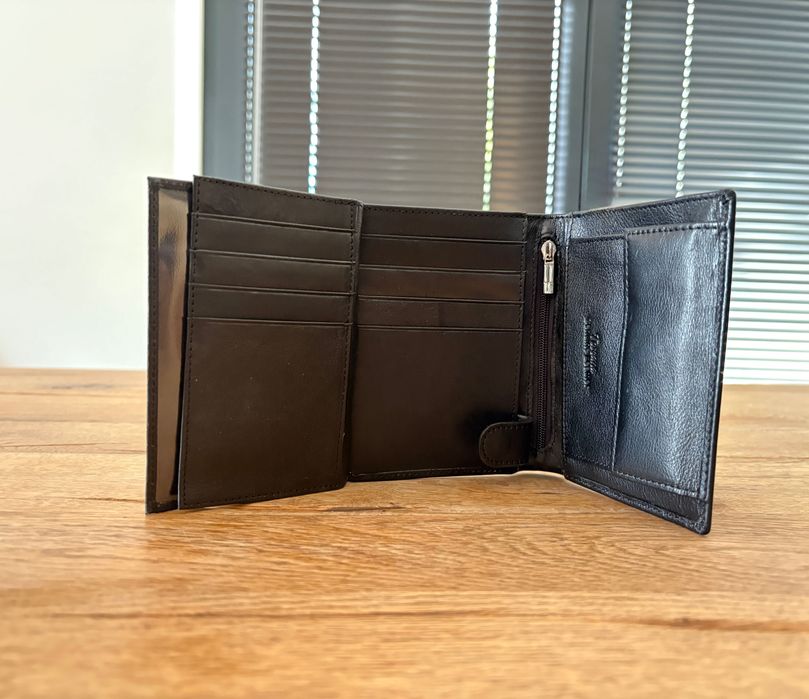 Skórzany portfel męski czarny pionowy