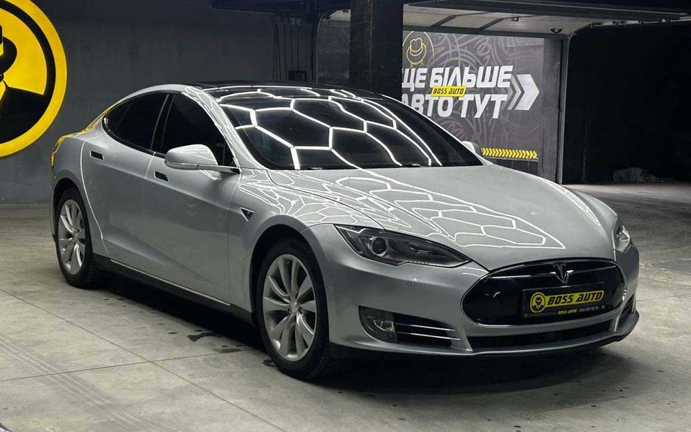 Tesla Model S 2015