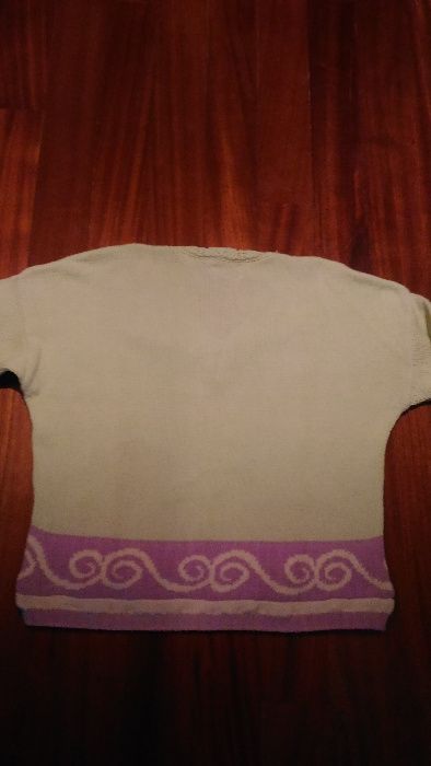 Camisola da marca Sisley para senhora e de tamanho M. Nova.